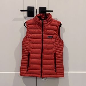 Patagonia puffered sweater vest in Coral